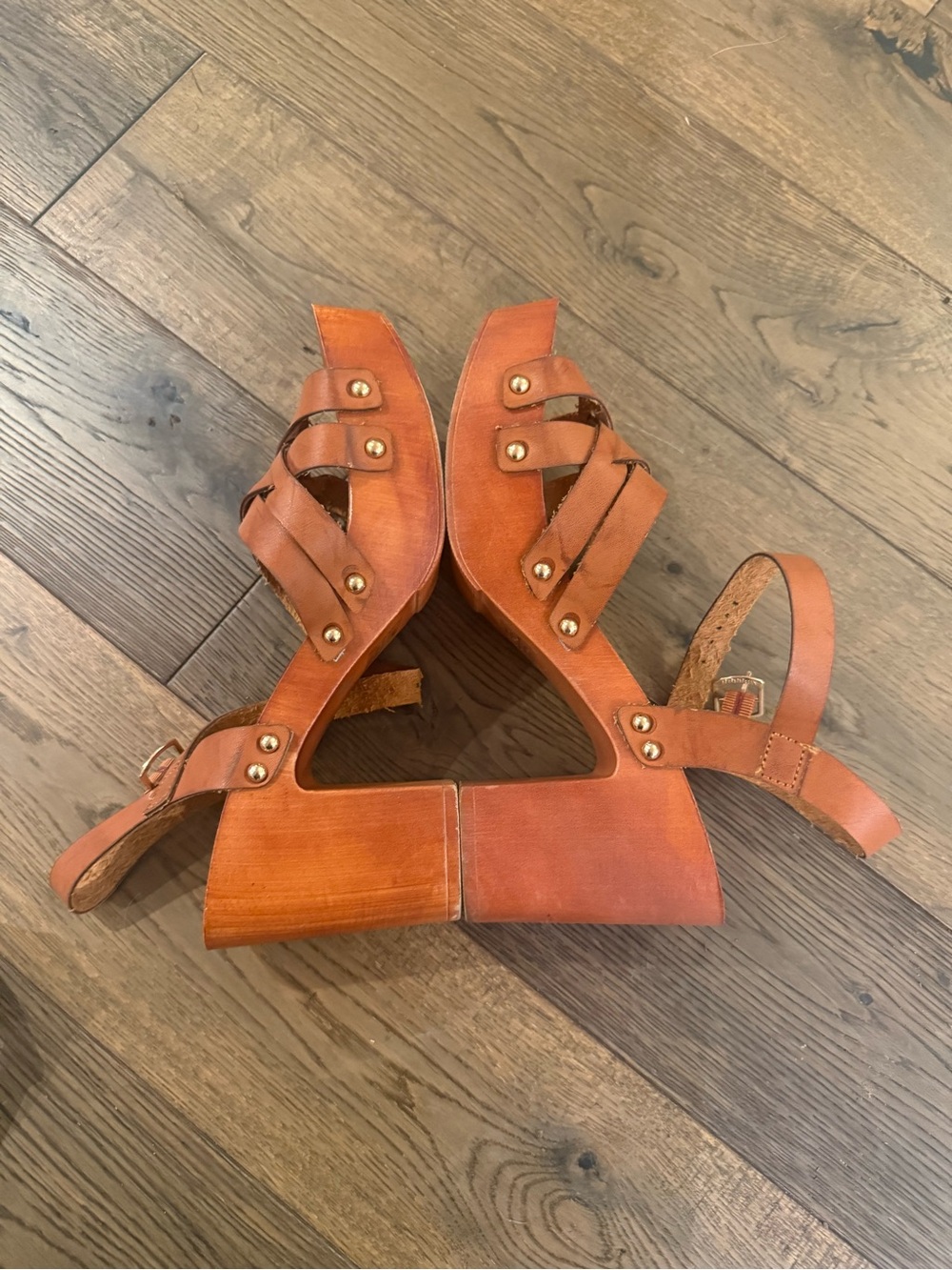 Madden girl Stud-Trim Platform Sandals in Cognac Leather 8.5 super light weight